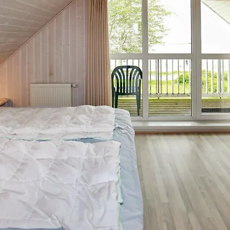 度假居 8 Person Holiday In *