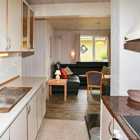 度假居 8 Person Holiday In