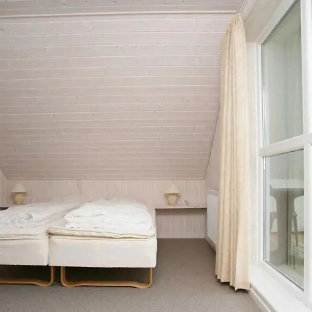 度假居 8 Person Holiday In