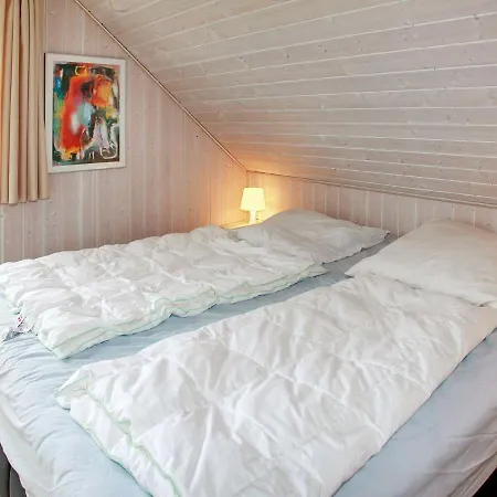 度假居 8 Person Holiday In *